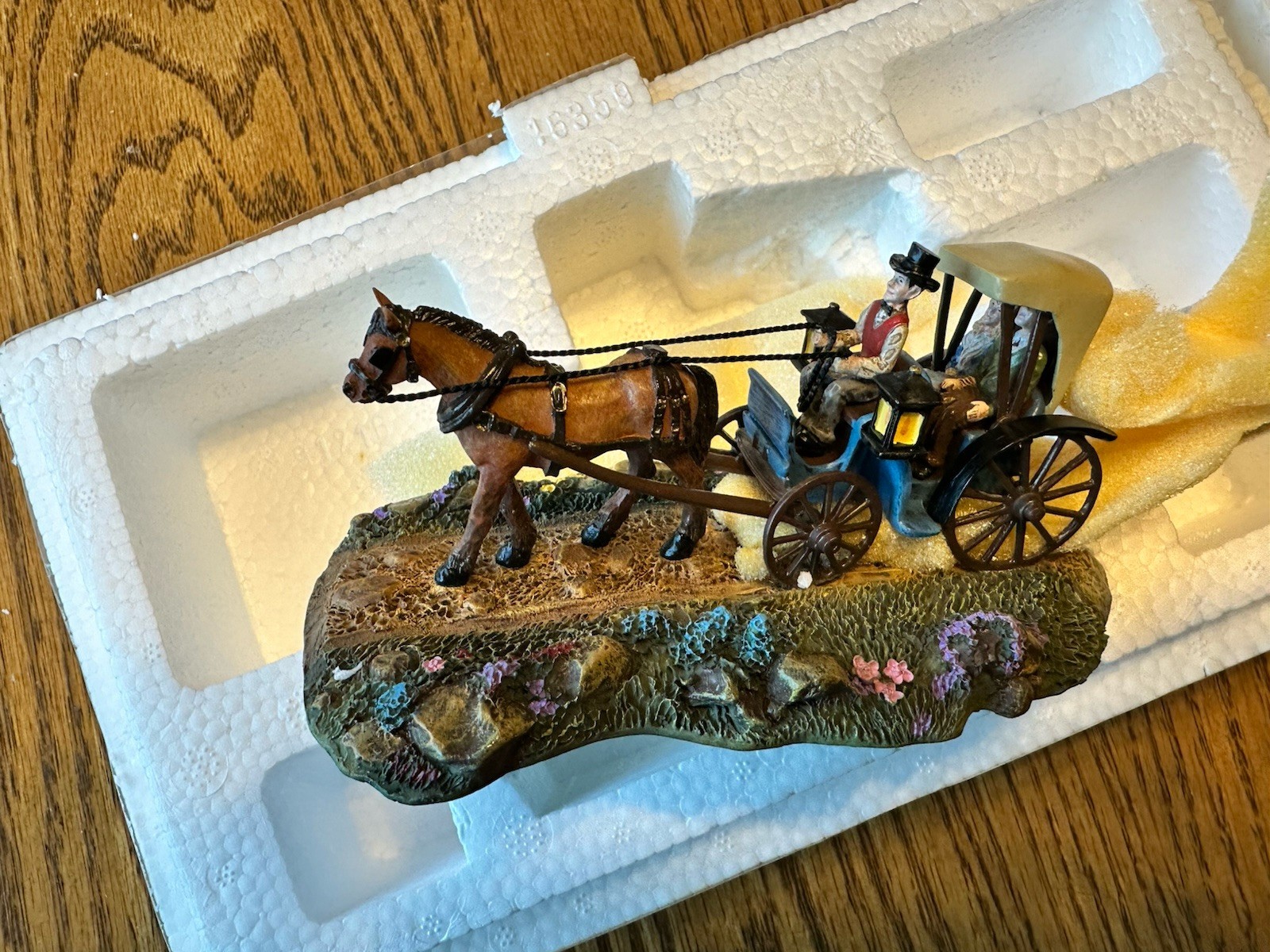 Hawthorne Village: Thomas Kinkade: “Old Village Carriage” NEW Hawthorne Village: Thomas Kinkade: “Old Village Carriage” NEW