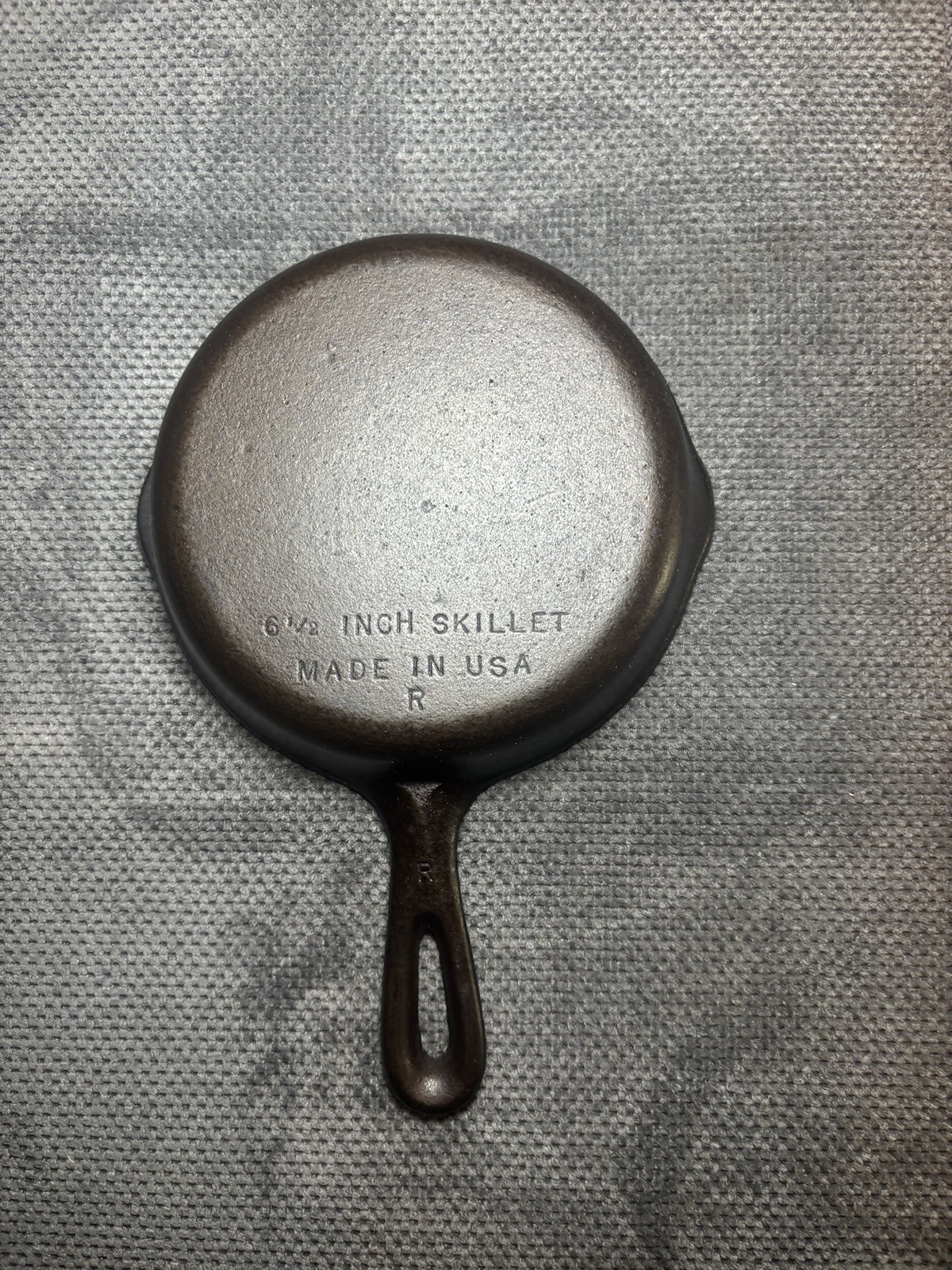 Vintage Unmarked Wagner Cast Iron 6 1/2 inch skillet - #3 
