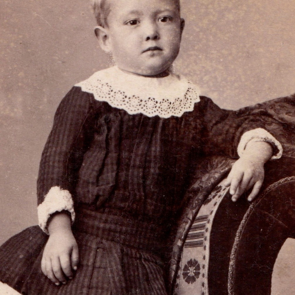 c1880s Sioux Falls DT CDV Photo LV Bean Toddler Pleated Dress Victorian Portrait c1880s Sioux Falls DT CDV Photo LV Bean Toddler Pleated Dress Victorian Portrait