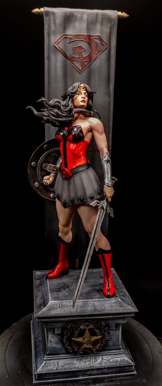 Red Son Wonder Woman Resin Figure Pro Painted 1/6 Scale + Signed COA Red Son Wonder Woman Resin Figure Pro Painted 1/6 Scale + Signed COA
