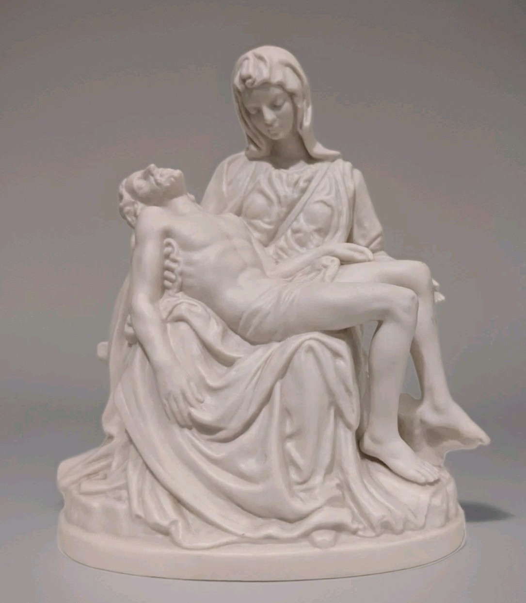 1960 Vintage Goebel Sacraft Porcelain The Pieta Sculpture Hx299/i - 7.5” tall 1960 Vintage Goebel Sacraft Porcelain The Pieta Sculpture Hx299/i - 7.5” tall