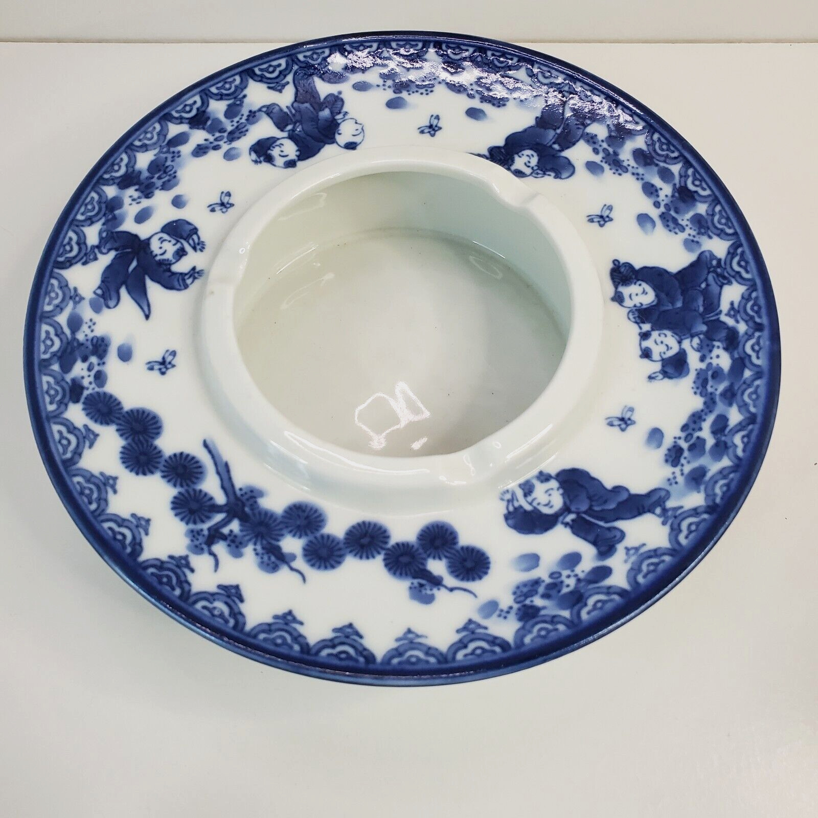 Vintage Japanese Hirado Ware Blue White Porcelain Wide Rim Hat Shape Ash Tray Vintage Japanese Hirado Ware Blue White Porcelain Wide Rim Hat Shape Ash Tray