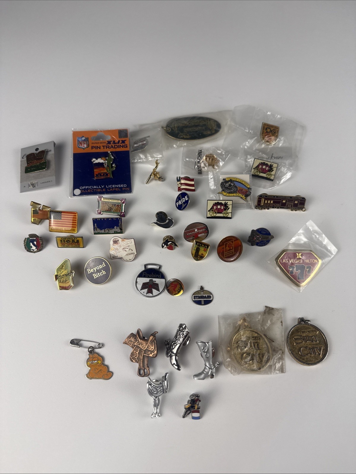 Vintage Mixed Estate Lot 40pc Pins Keychains Zipper Pulls Junk Drawer Bulk Vintage Mixed Estate Lot 40pc Pins Keychains Zipper Pulls Junk Drawer Bulk