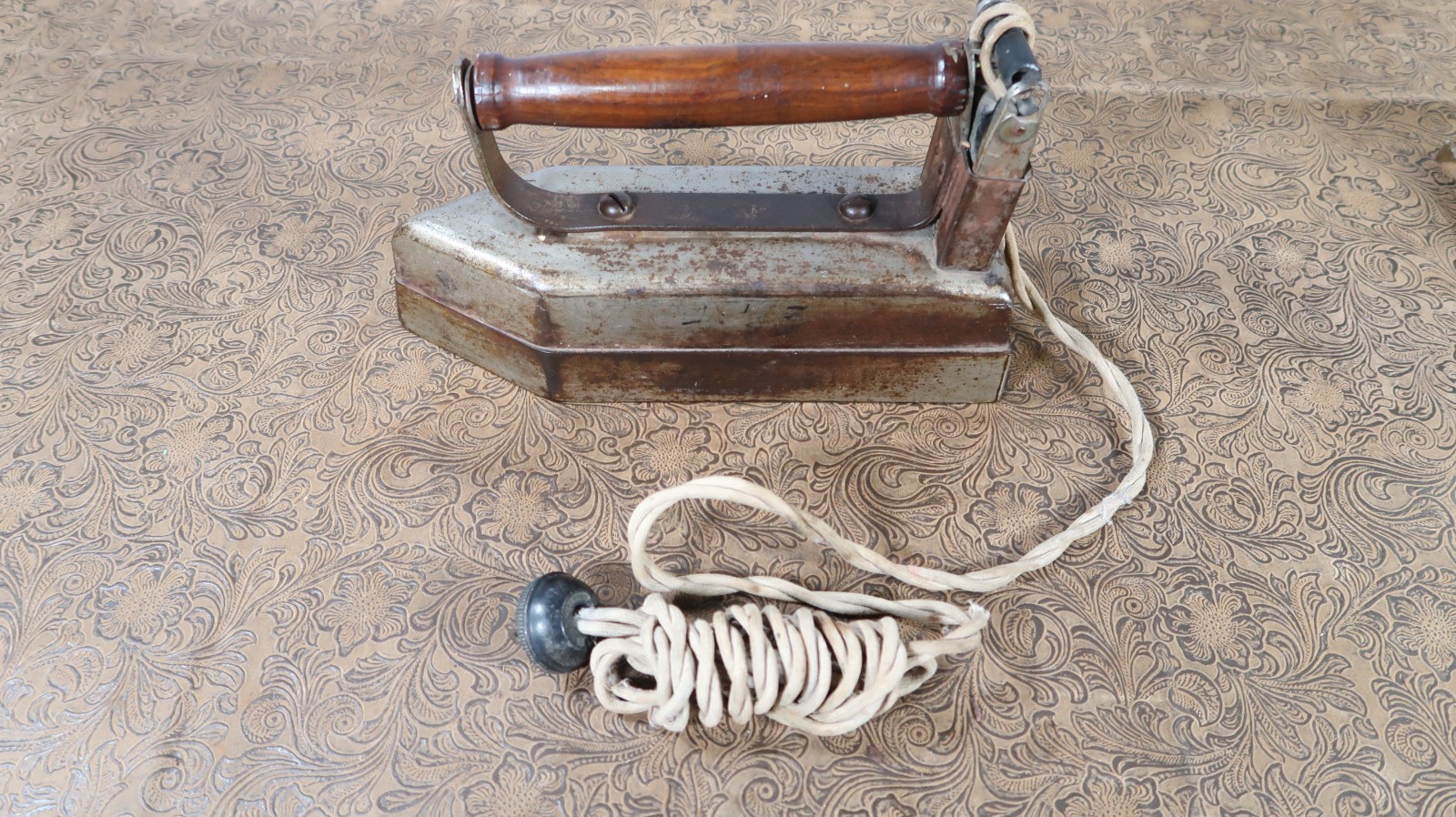 Antique Electric Sad Iron Very Old one just over 19 pounds