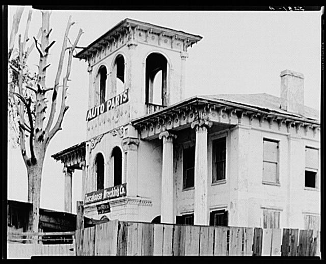 Photo:Tuscaloosa Alabama 1900s Converted Home Auto Parts Building Photo:Tuscaloosa Alabama 1900s Converted Home Auto Parts Building
