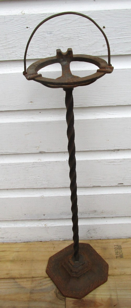 VINTAGE CAST IRON TWISTED CIGAR STAND SMOKING CIGARETTE ASHTRAY RUSTIC PATINA VINTAGE CAST IRON TWISTED CIGAR STAND SMOKING CIGARETTE ASHTRAY RUSTIC PATINA
