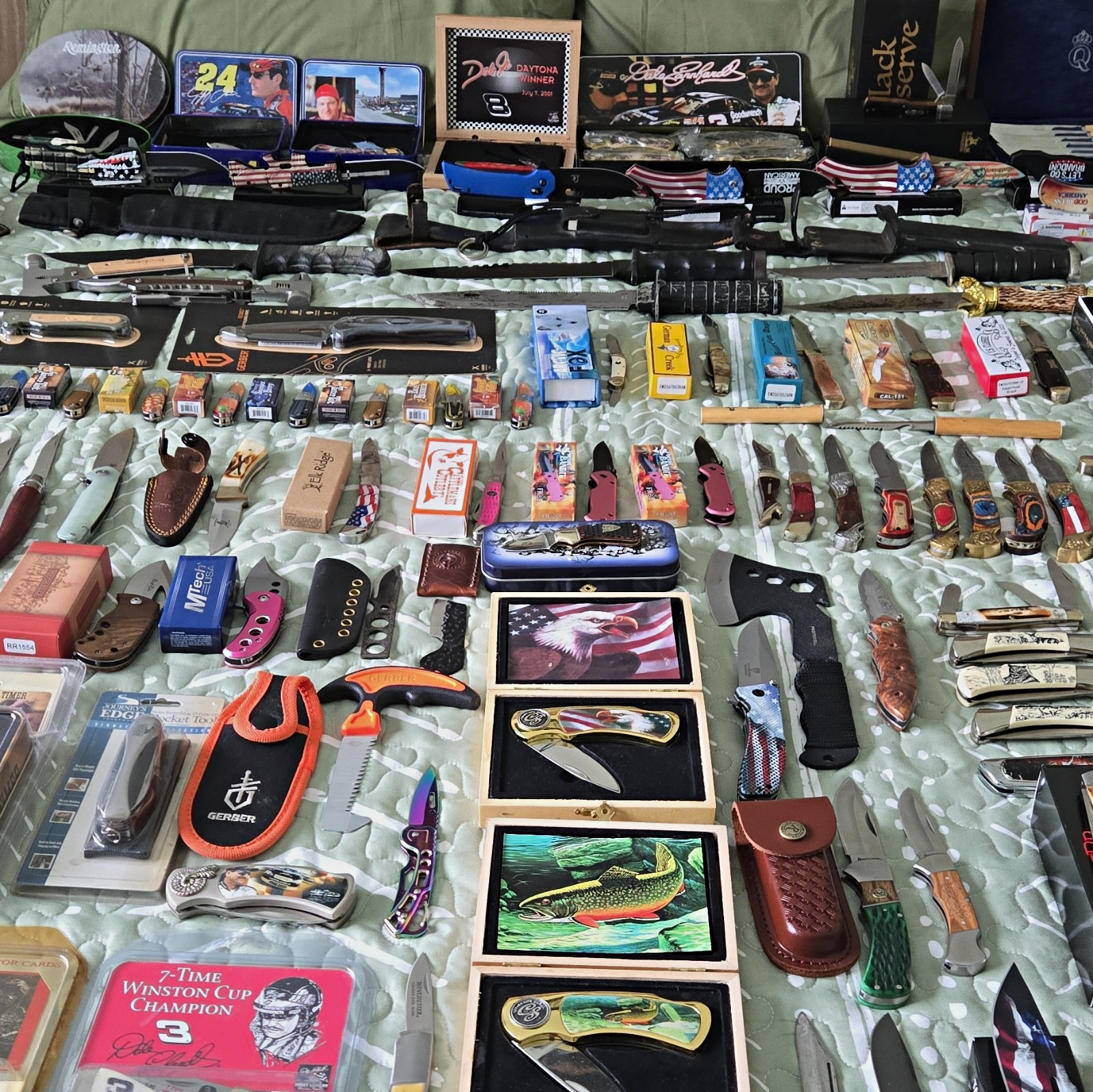 Large Lot Of Various Different Knives All In Great Shape. Large Lot Of Various Different Knives All In Great Shape.
