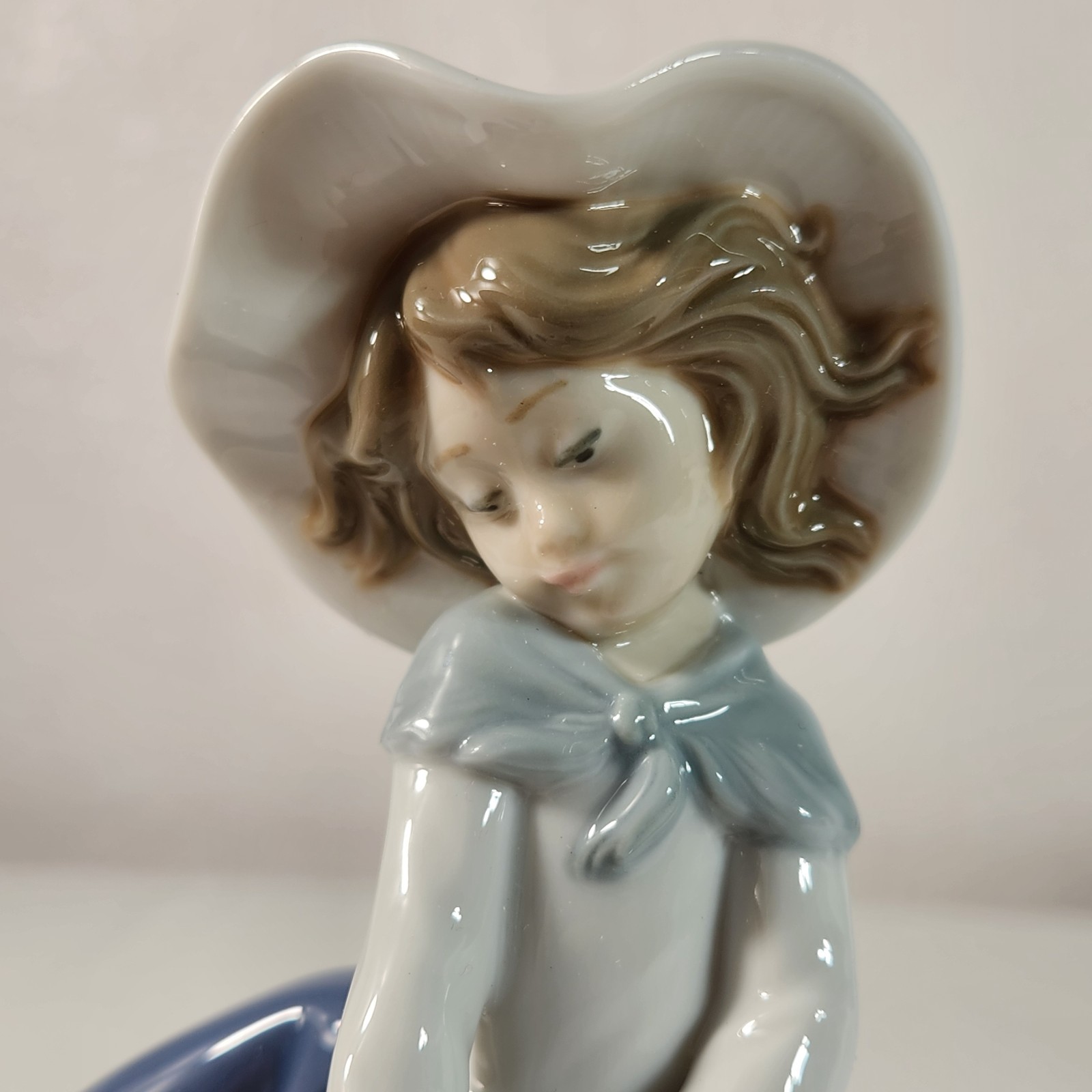 Lladro "Pretty Pickings" Girl With Basket Of Flowers #5222 MINT Boxed Fast Ship