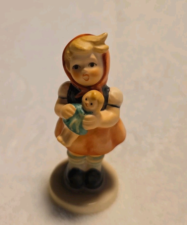Goebel Hummel 239/B Figurine "Little Girl With Doll"1967 W. Germany 3.5" Vtg Goebel Hummel 239/B Figurine "Little Girl With Doll"1967 W. Germany 3.5" Vtg