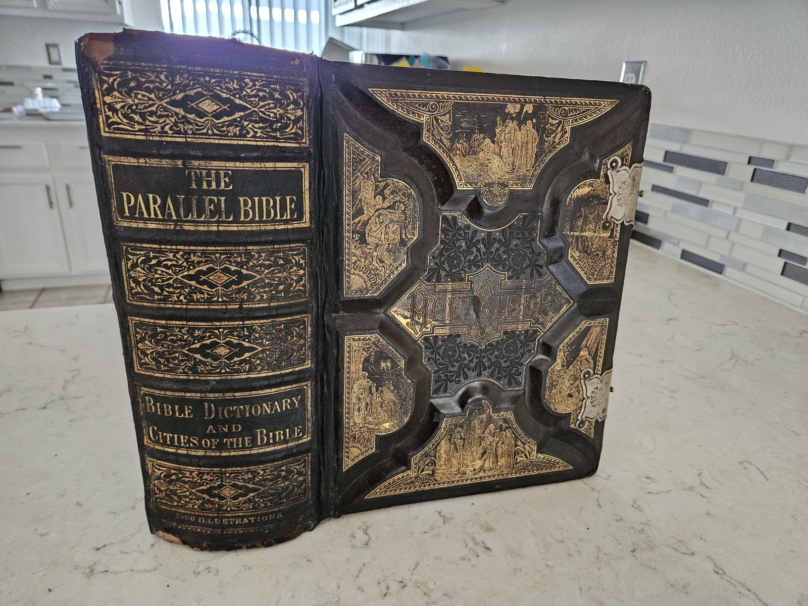 1885 Antique Holy bible KJV Parallel columns family pictorial Victorian W/clasps