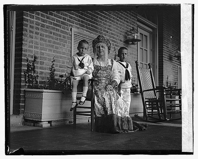 Photo:Madame Mishtowl,4/10/23,April 1923 Photo:Madame Mishtowl,4/10/23,April 1923