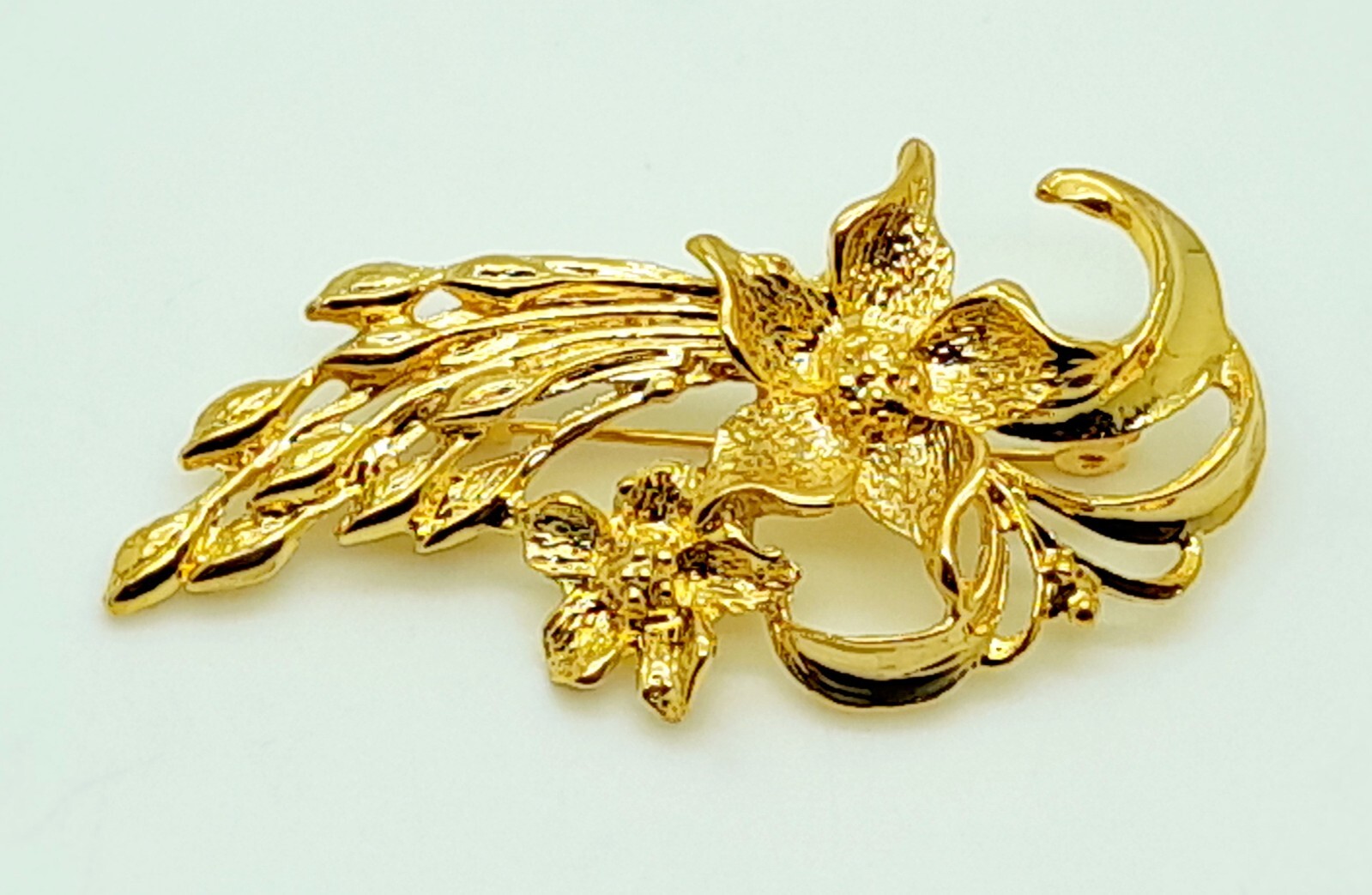 P001 Vintage Gold Tone fashion jewelry Brooch Flower metal Floral Bouquet style P001 Vintage Gold Tone fashion jewelry Brooch Flower metal Floral Bouquet style