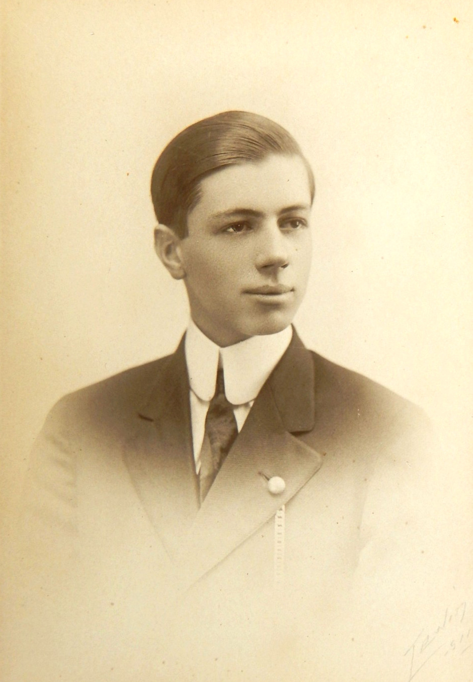 1910 HANDSOME YOUNG MAN STUDIO PHOTO VERY WELL DRESSED SUIT COLLAR TIE 4"x6" 1910 HANDSOME YOUNG MAN STUDIO PHOTO VERY WELL DRESSED SUIT COLLAR TIE 4"x6"