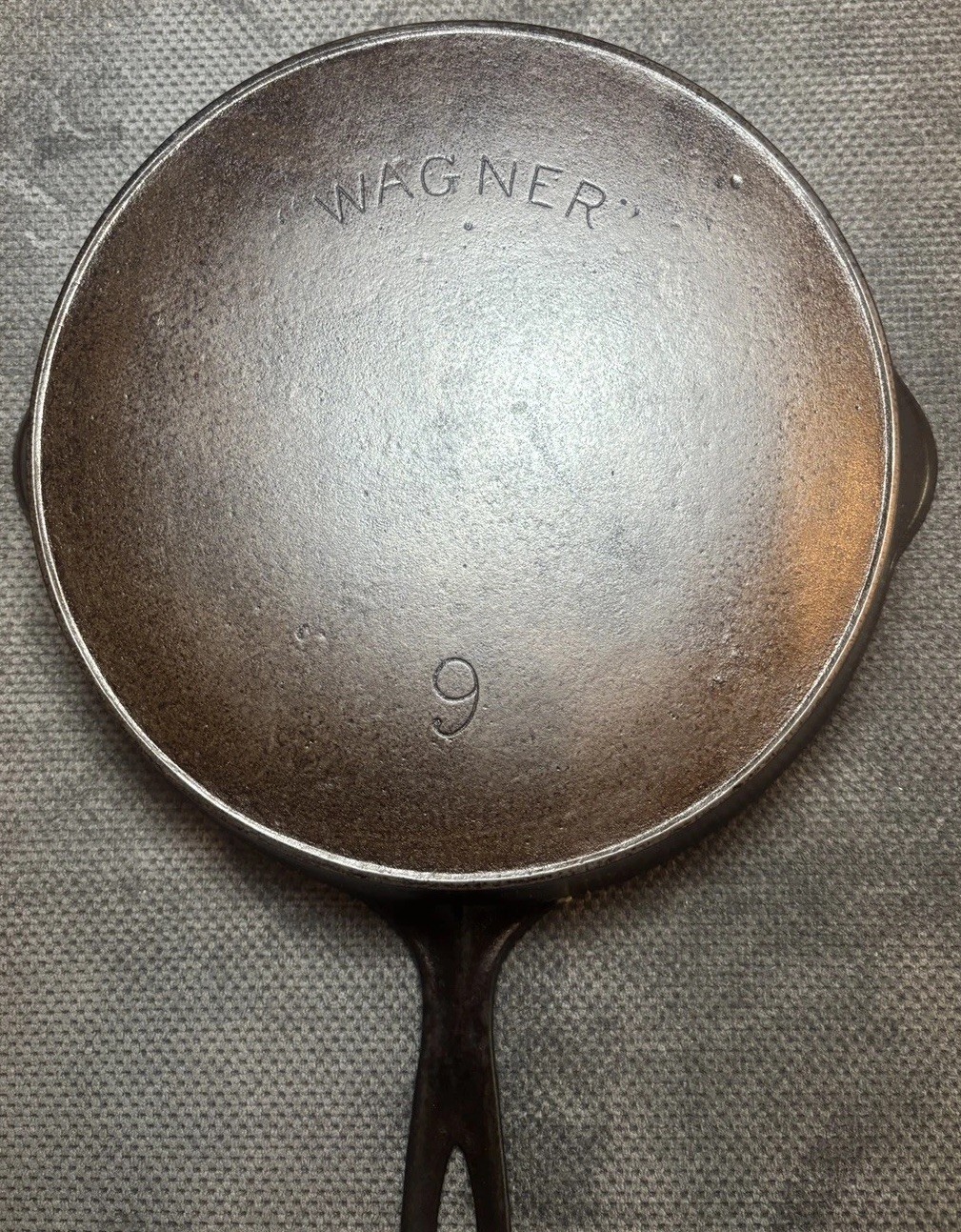 Vintage Wagner "Arch Logo" No.9 Cast Iron Skillet Circa 1891 - 1910 Vintage Wagner "Arch Logo" No.9 Cast Iron Skillet Circa 1891 - 1910