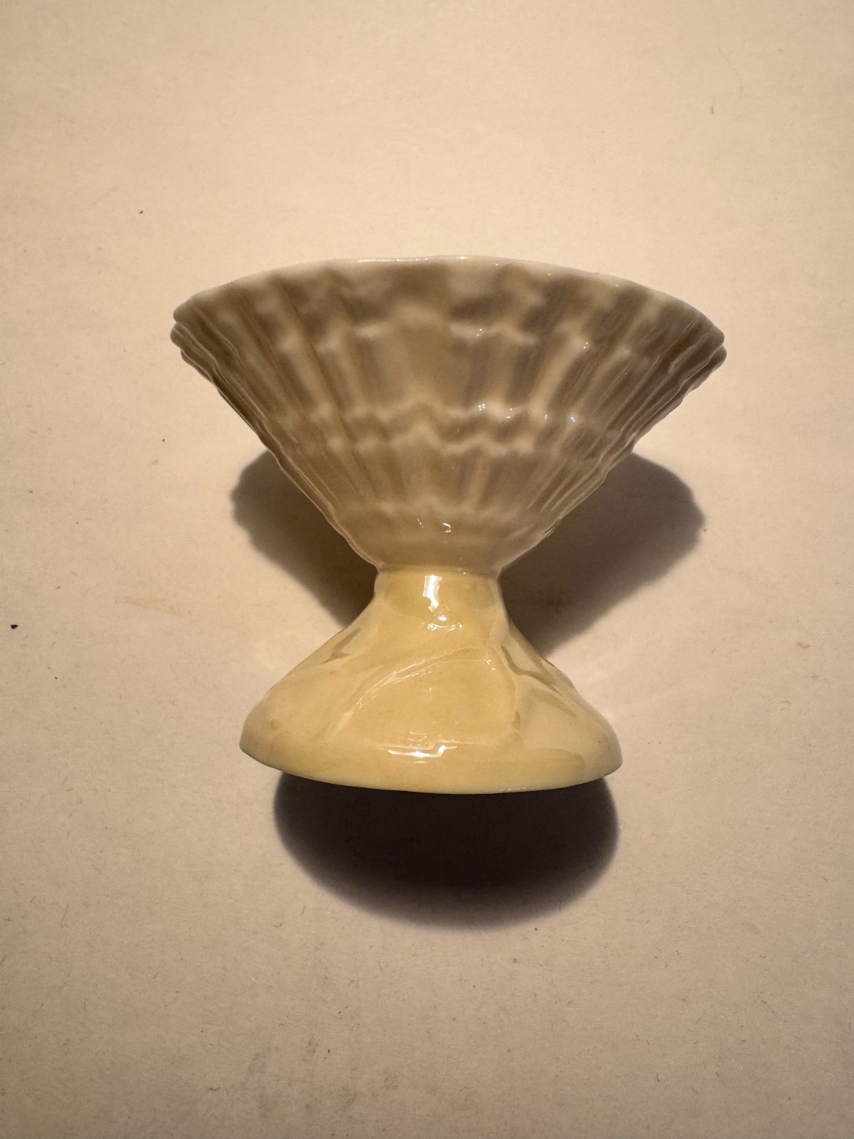 Belleek IRELAND Limpet Egg Cup Gold Mint Mark Belleek IRELAND Limpet Egg Cup Gold Mint Mark