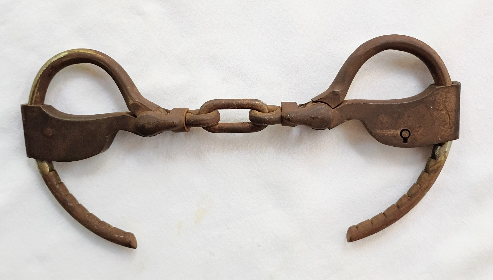 Antique Double Lock Iron Handcuffs Late 1800s-Early 1900s Unknown Brand No Key Antique Double Lock Iron Handcuffs Late 1800s-Early 1900s Unknown Brand No Key