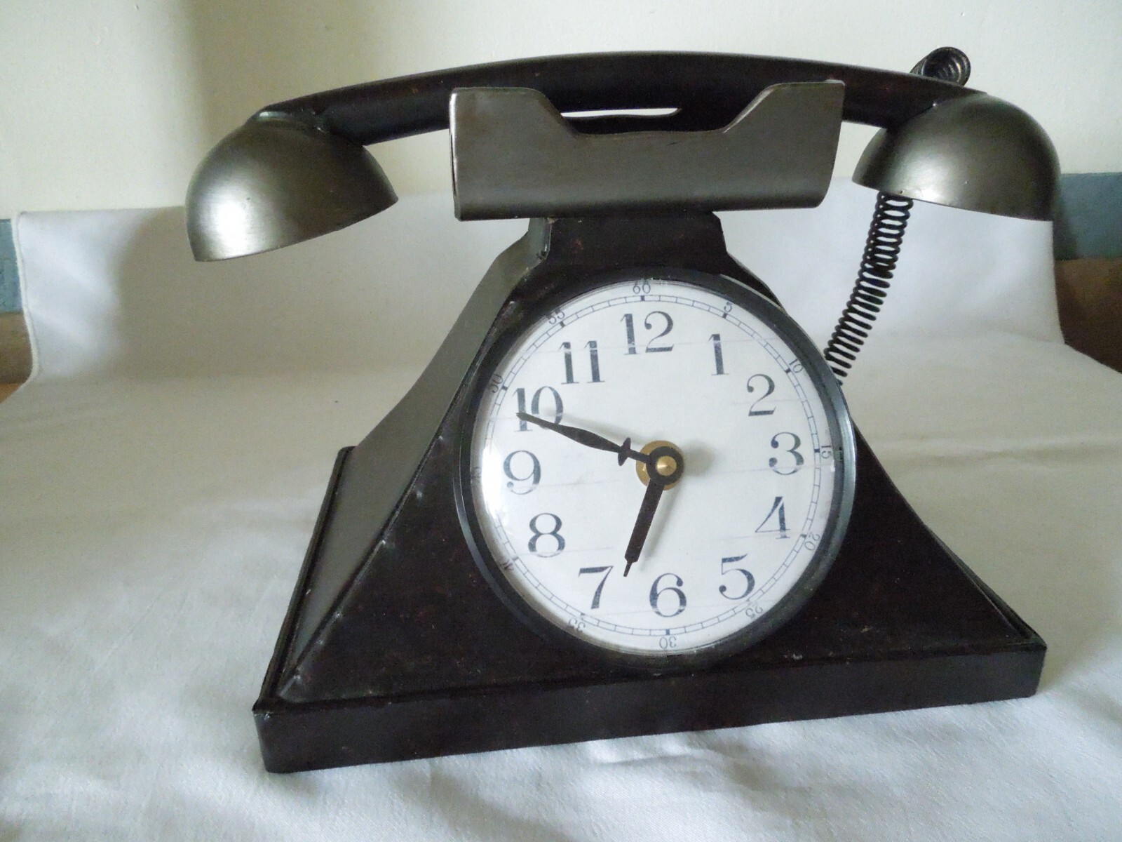 Large All Metal Quartz Desk Clock Antique Style Telephone Shape New USA Movement Large All Metal Quartz Desk Clock Antique Style Telephone Shape New USA Movement