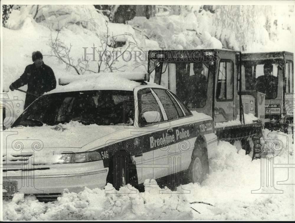 1997 Press Photo Trapped Brookline Police car from ice covered street 1997 Press Photo Trapped Brookline Police car from ice covered street