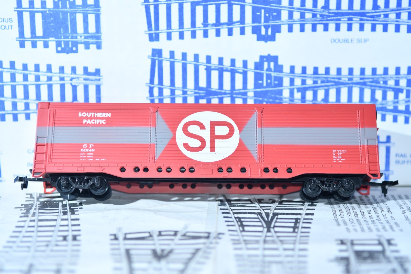 Bachmann HO. Southern Pacific All Door 50' Box Car SP 51249. Mint. No Box