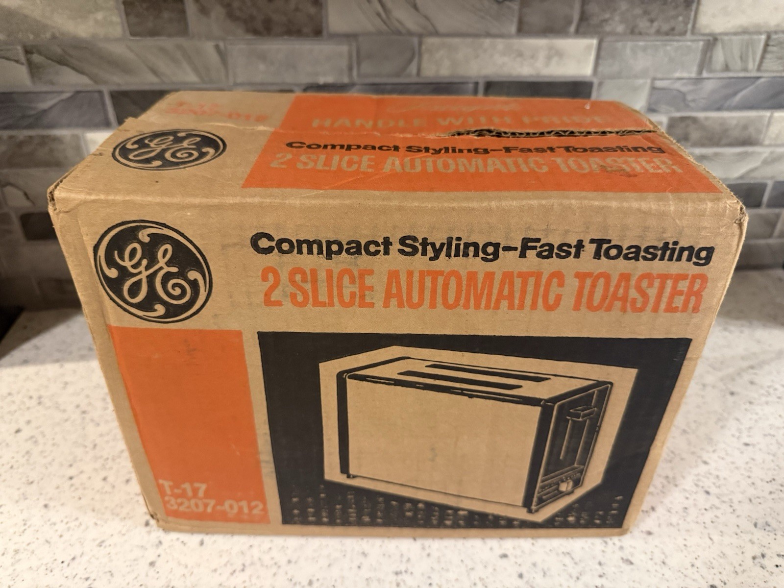 New Vintage 1970s GE General Electric 2 Slice Toaster T17 3207-012 Chrome Black New Vintage 1970s GE General Electric 2 Slice Toaster T17 3207-012 Chrome Black