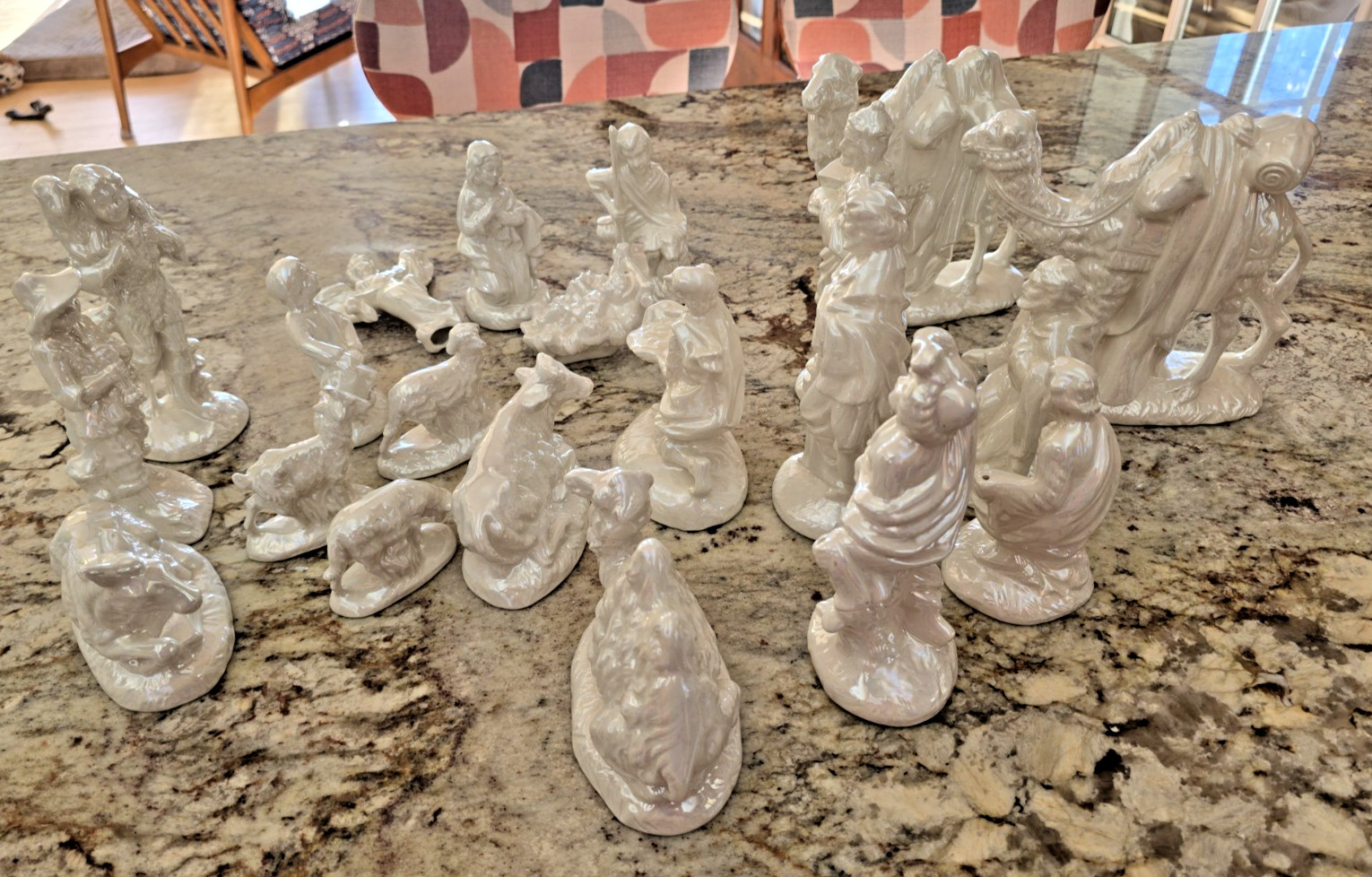 RARE Vtg. Large Pearlized White Porcelain 21 Piece Nativity Set Table Top, 8" RARE Vtg. Large Pearlized White Porcelain 21 Piece Nativity Set Table Top, 8"