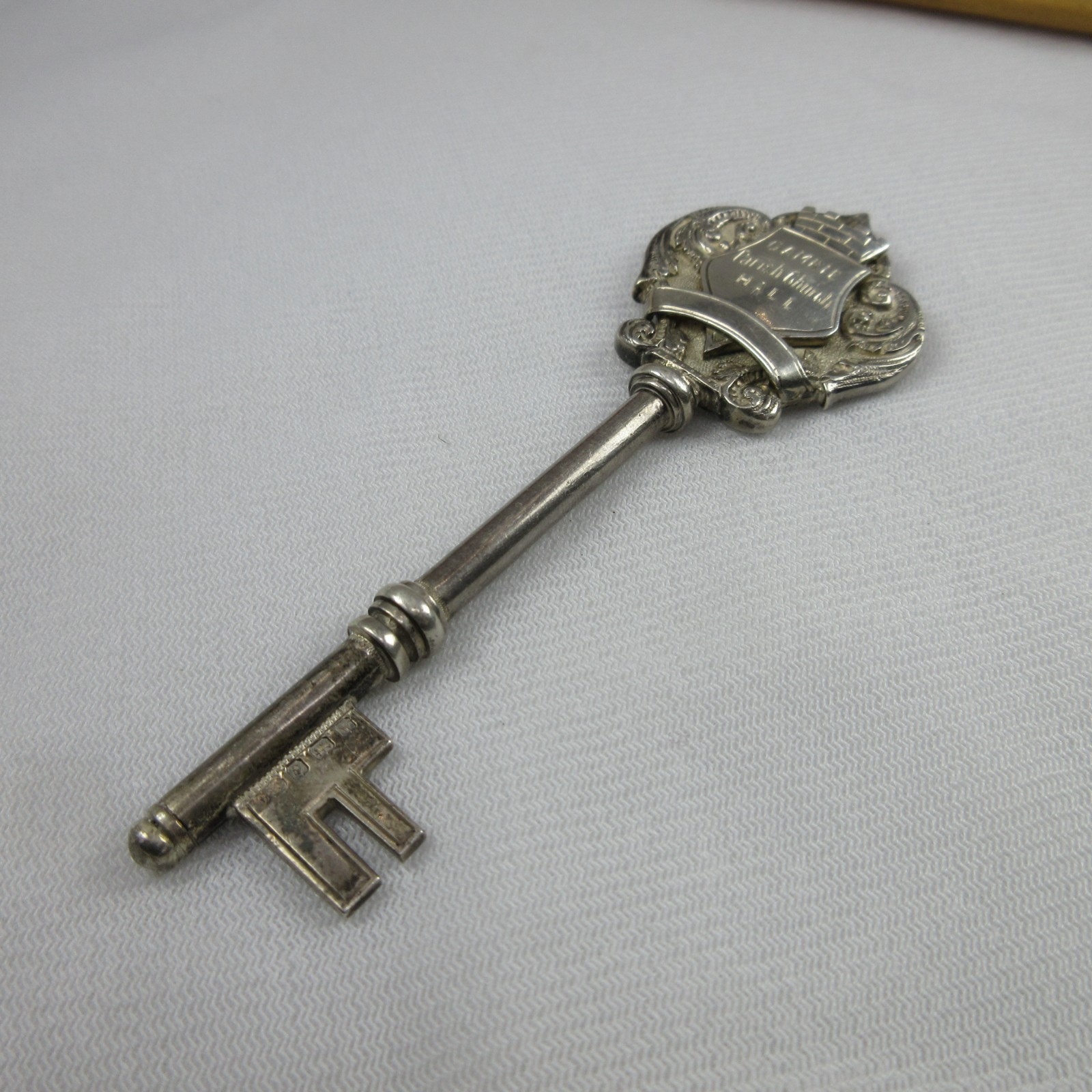 UK HISTORICAL STERLING SIR CHARLES BARRIE MP PRESENTATION KEY GAMRIE CHURCH 1922 UK HISTORICAL STERLING SIR CHARLES BARRIE MP PRESENTATION KEY GAMRIE CHURCH 1922