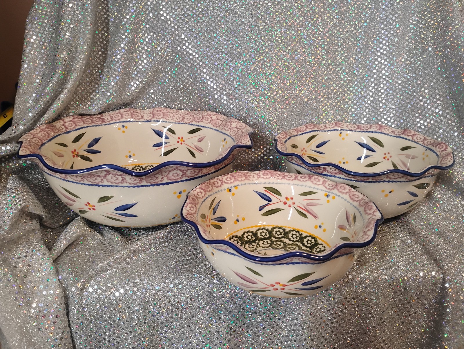 Set of 3 - Temp-tations By Tara Old World Confetti Scalloped Nesting Bowls Set of 3 - Temp-tations By Tara Old World Confetti Scalloped Nesting Bowls