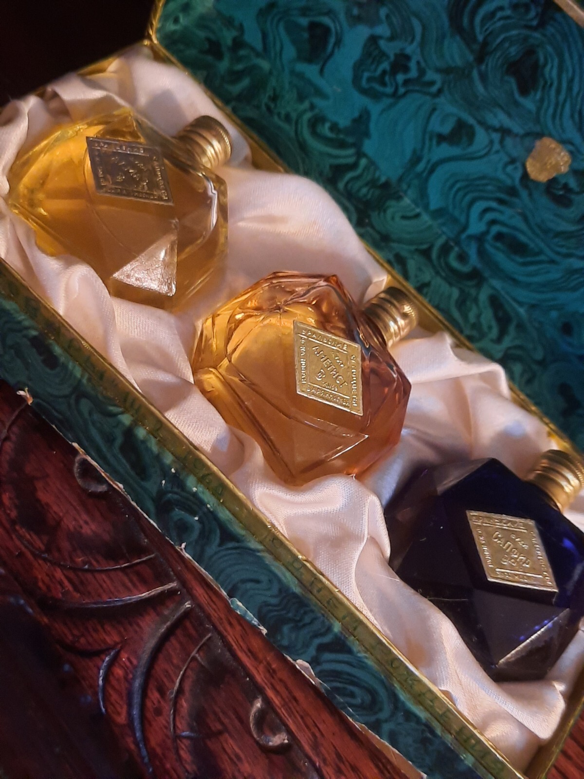 1959 USSR Russian Soviet Moscow NEW ZARJA Perfume Set «МАЛАХИТОВАЯ ШКАТУЛКА» 1959 USSR Russian Soviet Moscow NEW ZARJA Perfume Set «МАЛАХИТОВАЯ ШКАТУЛКА»