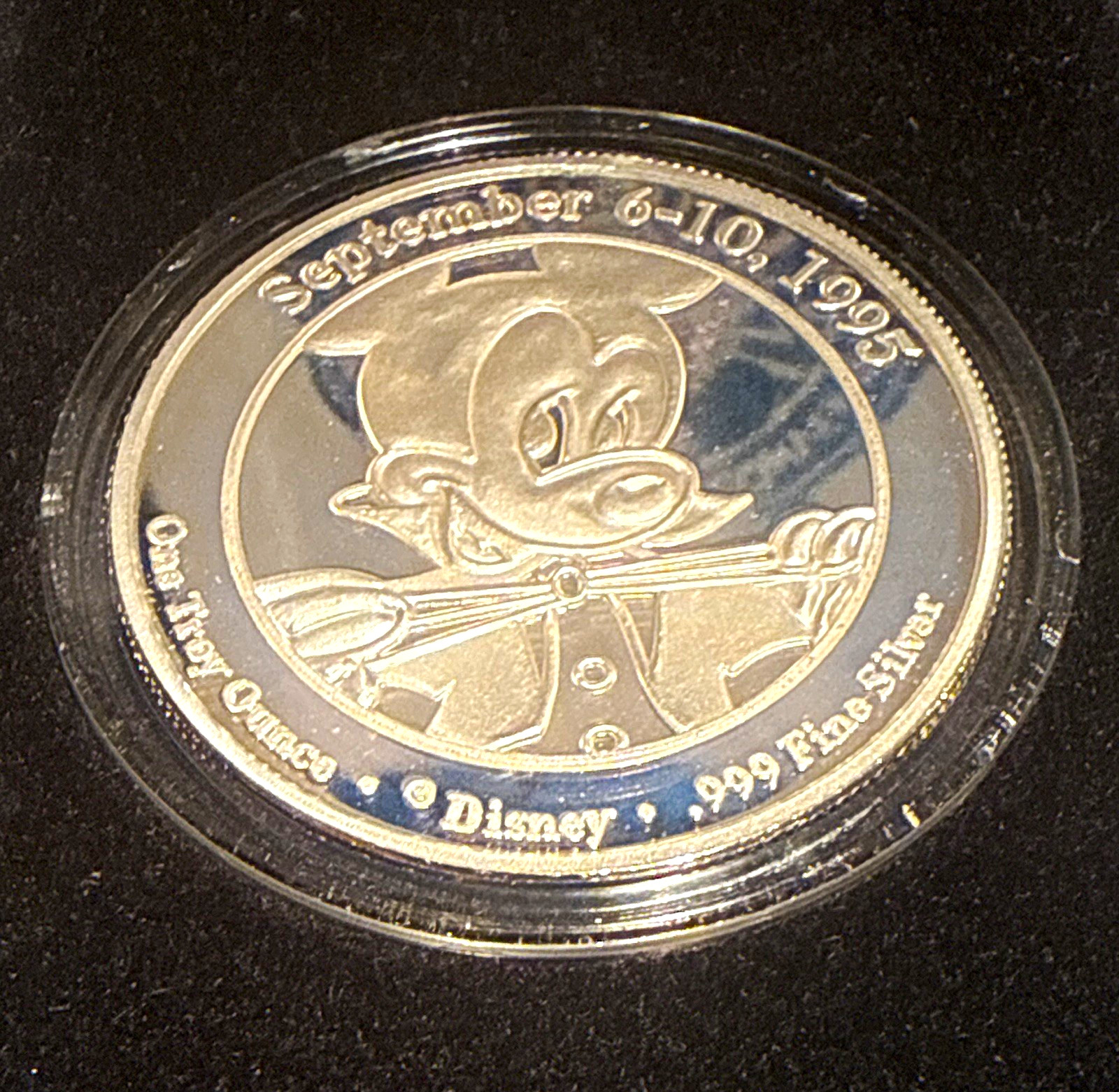 Disney Official Disneyana Convention 1995 Walt Disney World Mickey Mouse Coin Disney Official Disneyana Convention 1995 Walt Disney World Mickey Mouse Coin