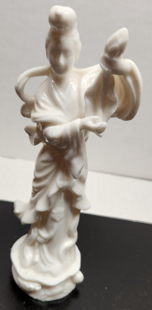 Oriental White Porcelain Lenwile China Ardalt Figurine - possibly a Geisha Oriental White Porcelain Lenwile China Ardalt Figurine - possibly a Geisha