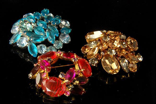 3 VINTAGE COLLECTION OF JULIANA PINK BLUE SMOKE RHINESTONE BROOCH PINS BR 3 VINTAGE COLLECTION OF JULIANA PINK BLUE SMOKE RHINESTONE BROOCH PINS BR