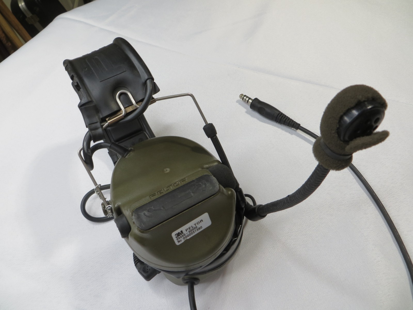 3M PELTOR ComTac III Single Comm Headset Olive Drab Green Part # 88080 *w/issues 3M PELTOR ComTac III Single Comm Headset Olive Drab Green Part # 88080 *w/issues