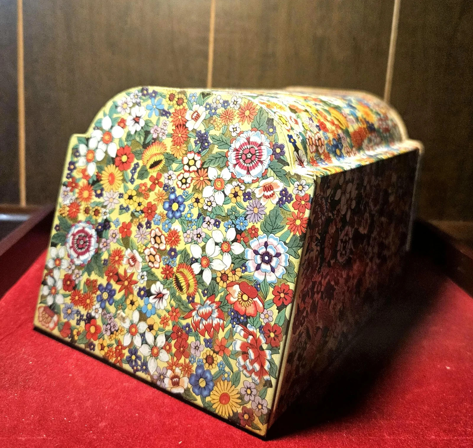 Vintage 1970s Funky Psychedelic Print Floral Tin Made in England Decorative Tin Vintage 1970s Funky Psychedelic Print Floral Tin Made in England Decorative Tin