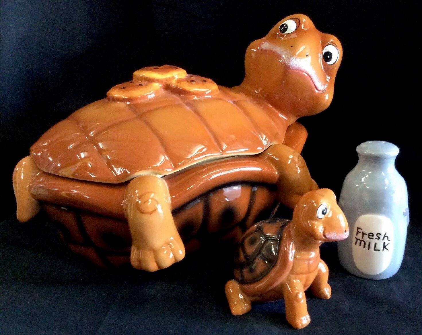 Adorable Large Turtle Cookie Jar w/Matching Salt & Pepper Shakers Too CuTe NIB Adorable Large Turtle Cookie Jar w/Matching Salt & Pepper Shakers Too CuTe NIB