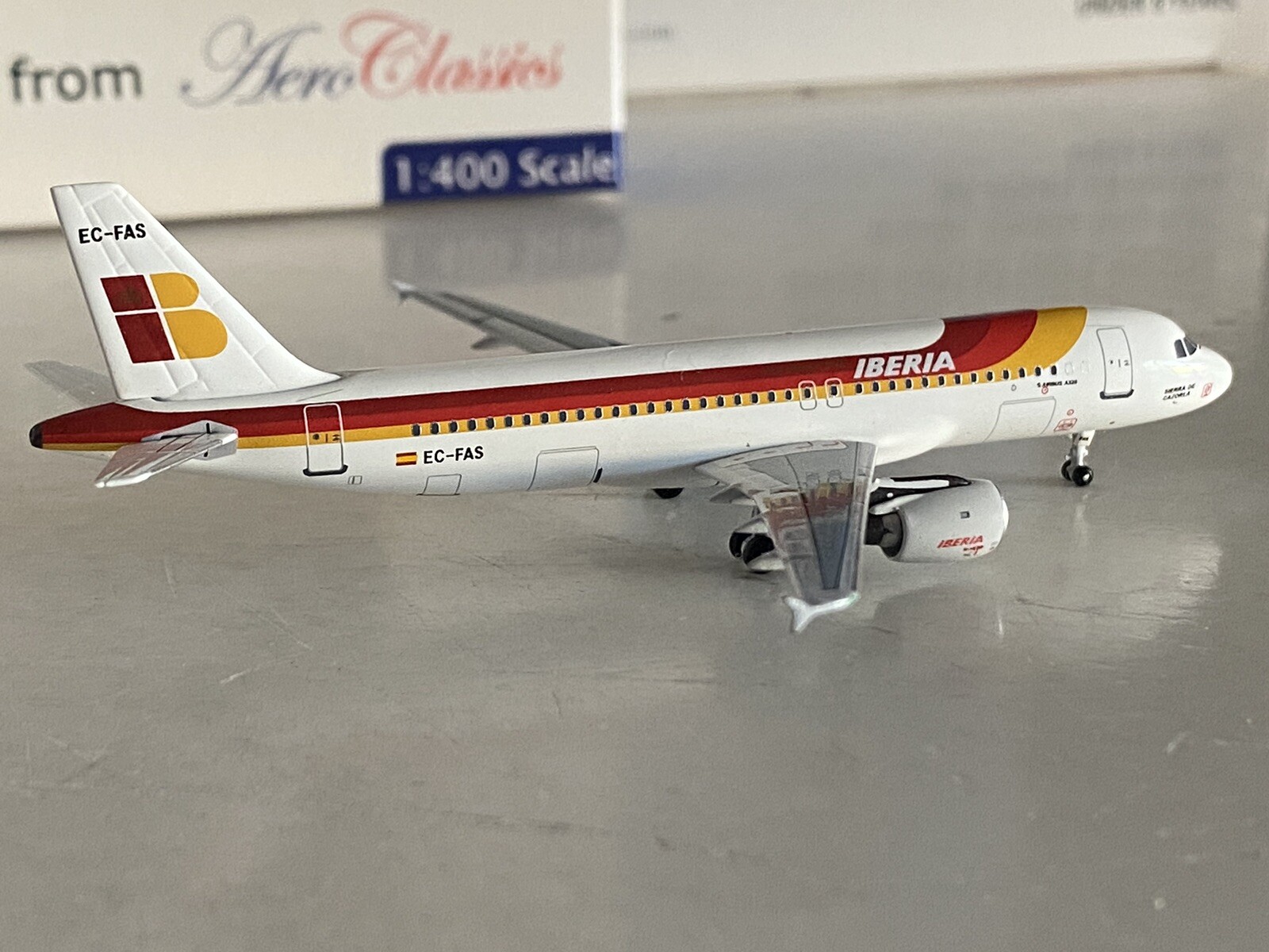 Aeroclassics Iberia Airbus A320-200 1:400 EC-FAS ACECFAS Aeroclassics Iberia Airbus A320-200 1:400 EC-FAS ACECFAS