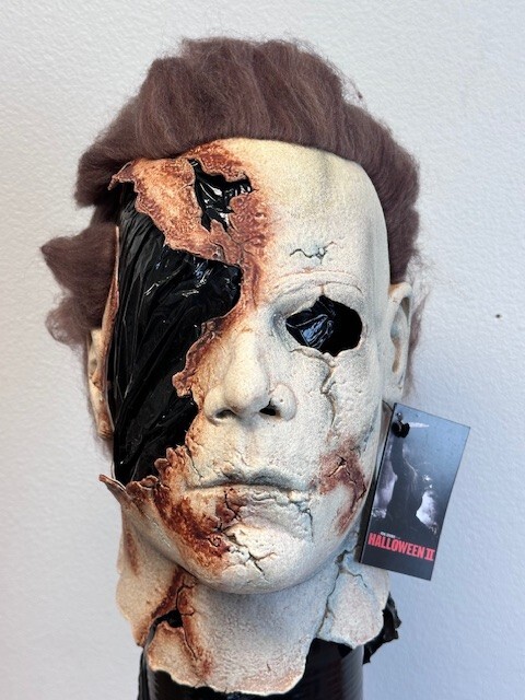 Halloween II Michael Myers Mask 2009 Trick or Treat Studios Rob Zombie Torn Ver Halloween II Michael Myers Mask 2009 Trick or Treat Studios Rob Zombie Torn Ver