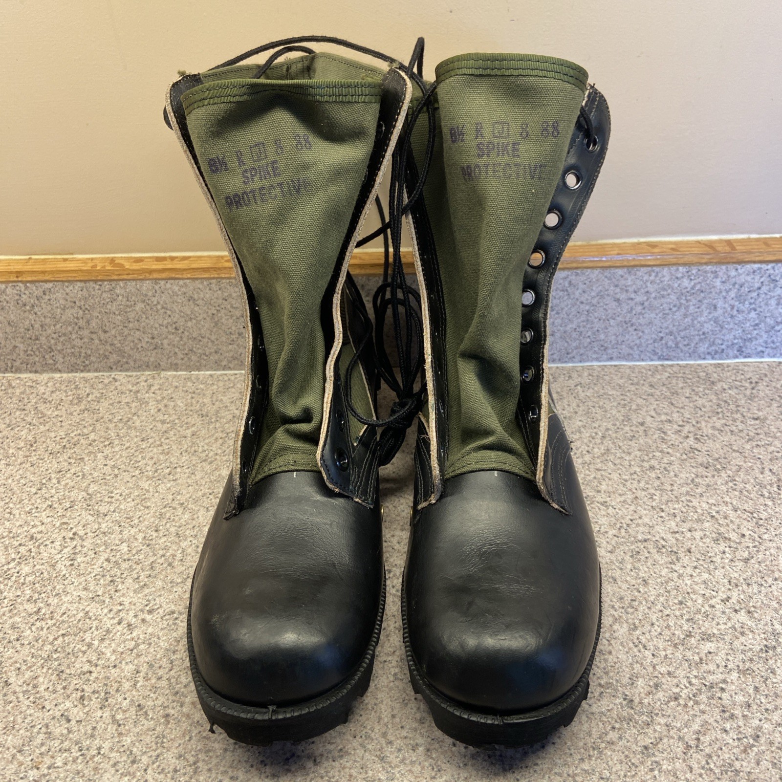 VTG USGI Military Spike Protective Jungle Boots 8.5R Panama Sole NOS August 1988 VTG USGI Military Spike Protective Jungle Boots 8.5R Panama Sole NOS August 1988