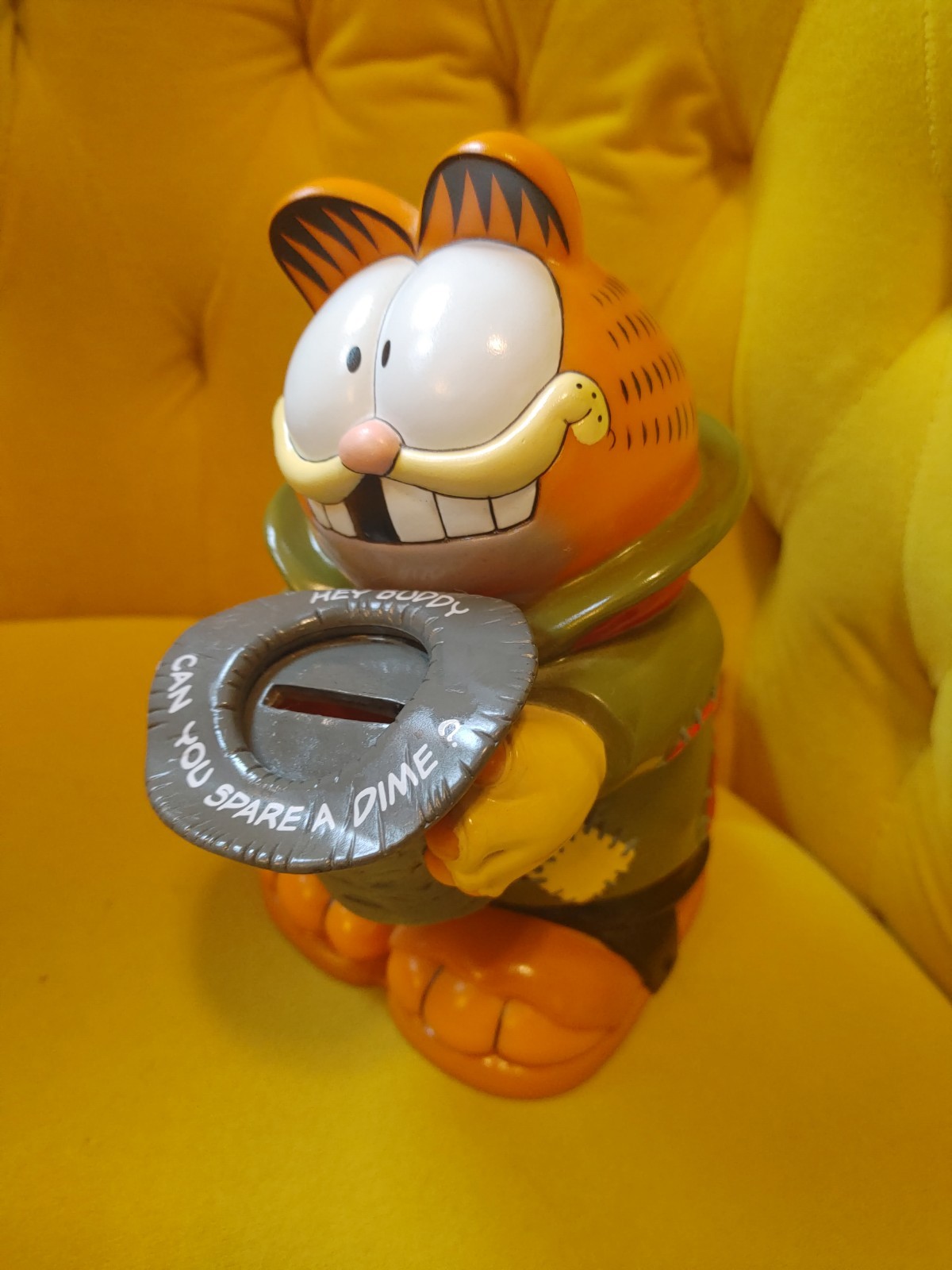 VINTAGE 1978 ENESCO GARFIELD PIGGY BANK - HEY BUDDY CAN YOU SPARE A DIME? RARE