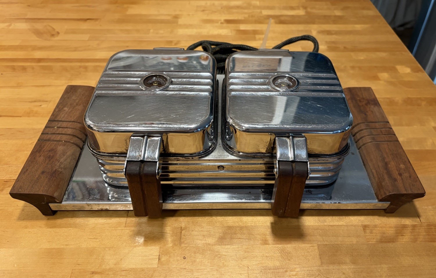 Vintage Montgomery Ward Art Deco Waffle Maker Model 86-4961 Chrome & Wood WORKS Vintage Montgomery Ward Art Deco Waffle Maker Model 86-4961 Chrome & Wood WORKS