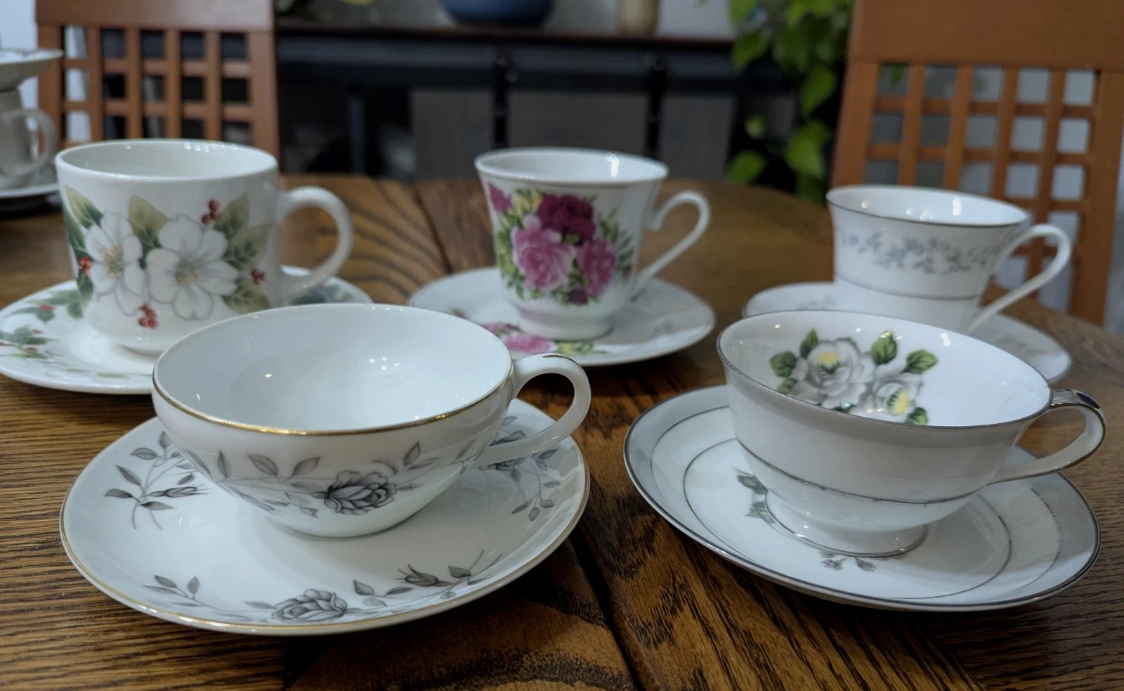 TEA CUPS/SAUCERS - All are MATCHED - Deluxe Selection - LOT OF 10 VINTAGE *SALE* TEA CUPS/SAUCERS - All are MATCHED - Deluxe Selection - LOT OF 10 VINTAGE *SALE*