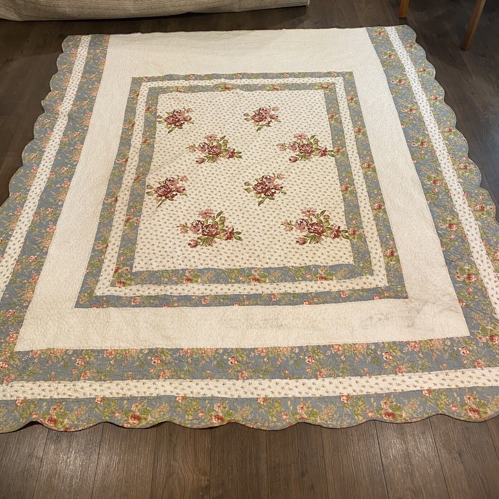 Vtg Handmade Quilt King Size  106”x94” Floral Scalloped Grandmother Farmhouse