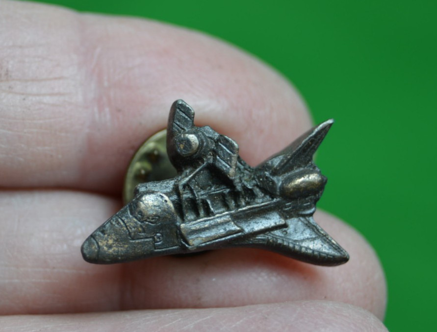 Vintage NASA Pin Space Shuttle Deploying Satellite From Payload Bay,R22 Vintage NASA Pin Space Shuttle Deploying Satellite From Payload Bay,R22