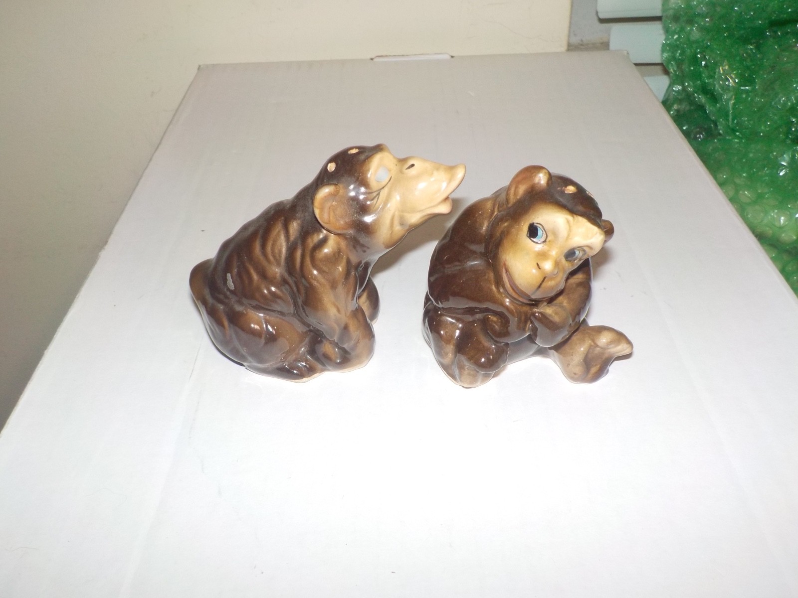 Vintage 1950's Kreiss Ceramic Kissing Apes Monkeys S+P Shakers Figurine Pair Vintage 1950's Kreiss Ceramic Kissing Apes Monkeys S+P Shakers Figurine Pair