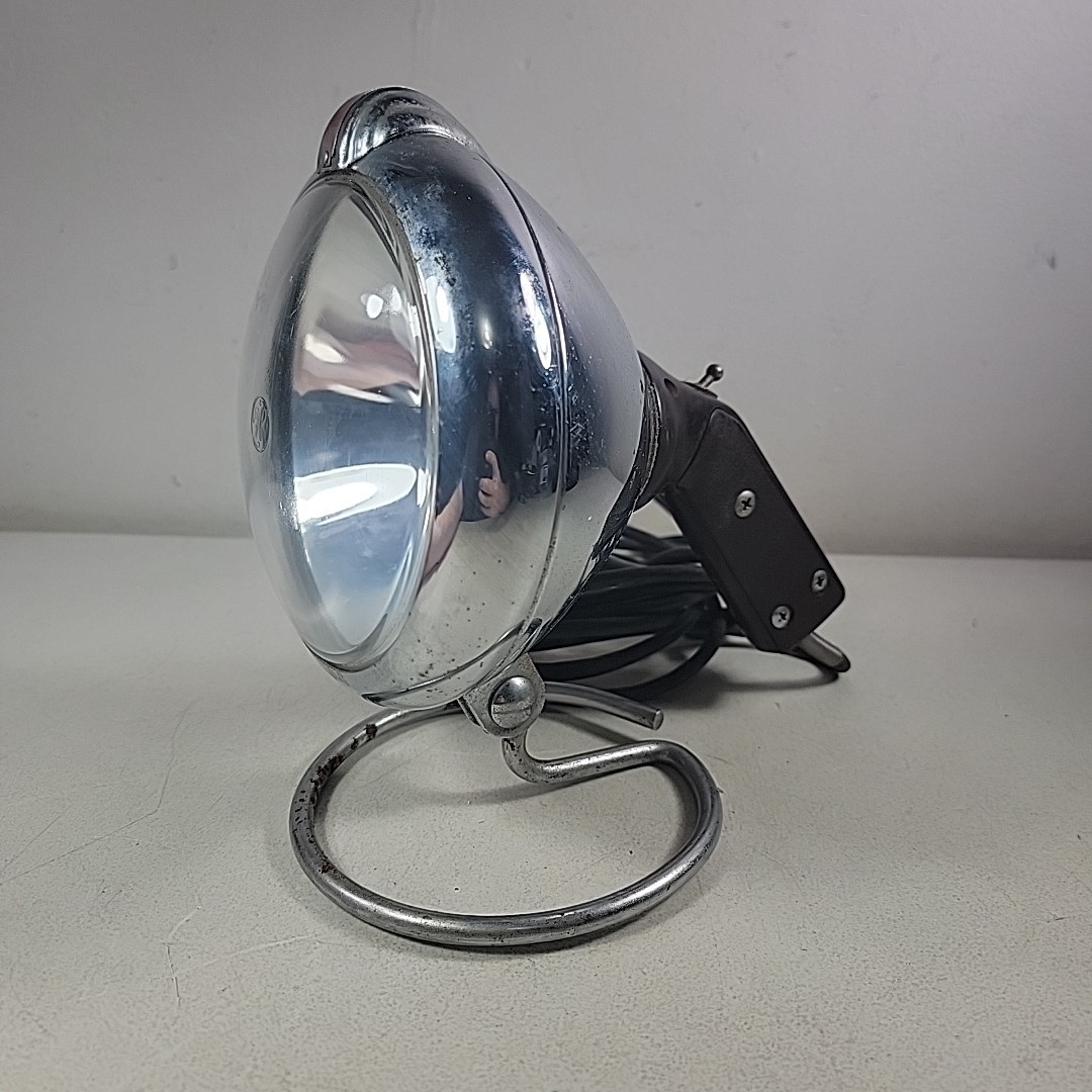 VINTAGE UNITY MFG SPOTLIGHT MODEL-S6 PORTABLE LAMP AC PPOWER CORE (NEEDS BULB) VINTAGE UNITY MFG SPOTLIGHT MODEL-S6 PORTABLE LAMP AC PPOWER CORE (NEEDS BULB)