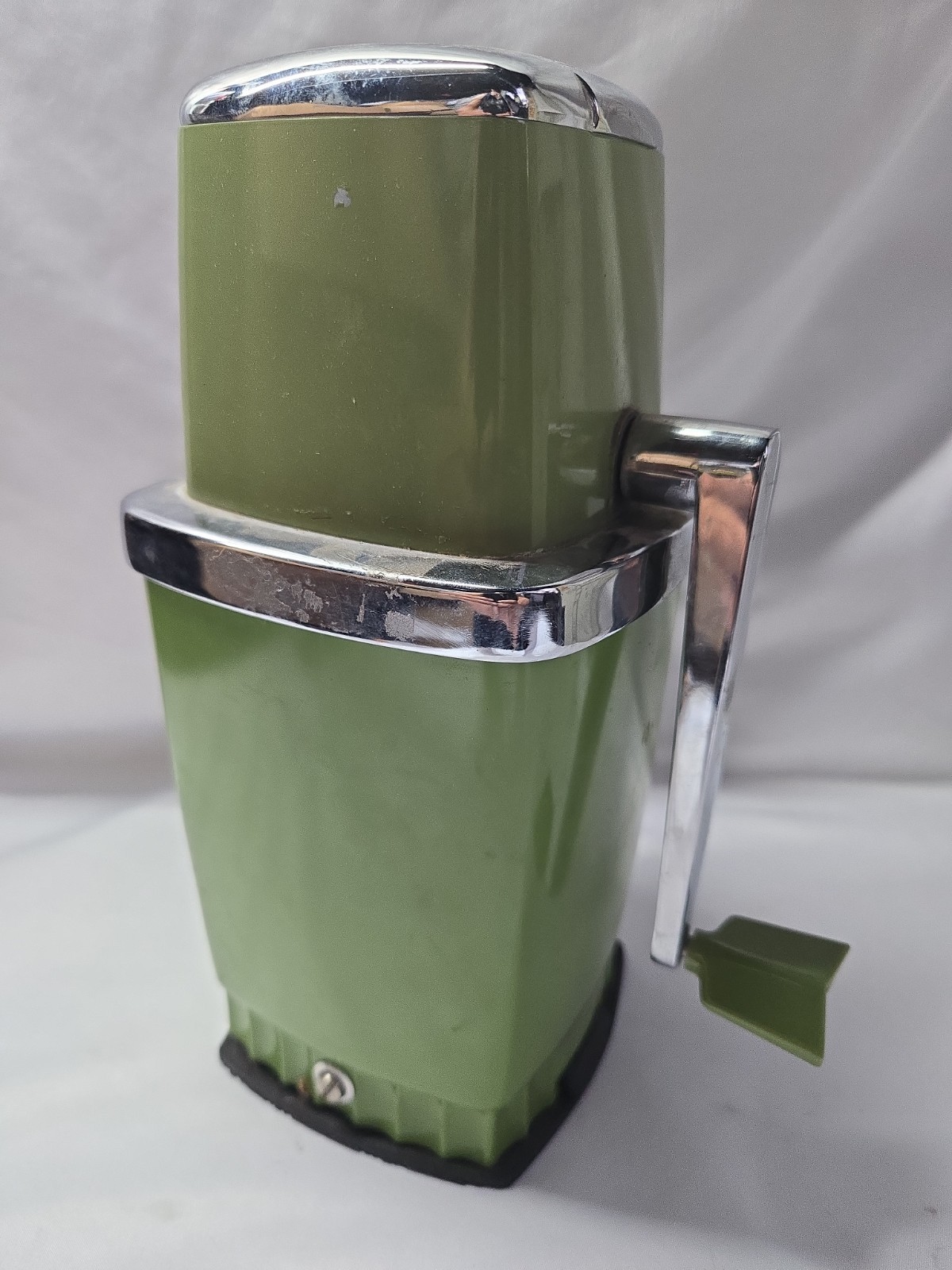 Vintage Sears Swing Away Ice Crusher Manual Hand Crank Avocado Green Retro Vintage Sears Swing Away Ice Crusher Manual Hand Crank Avocado Green Retro