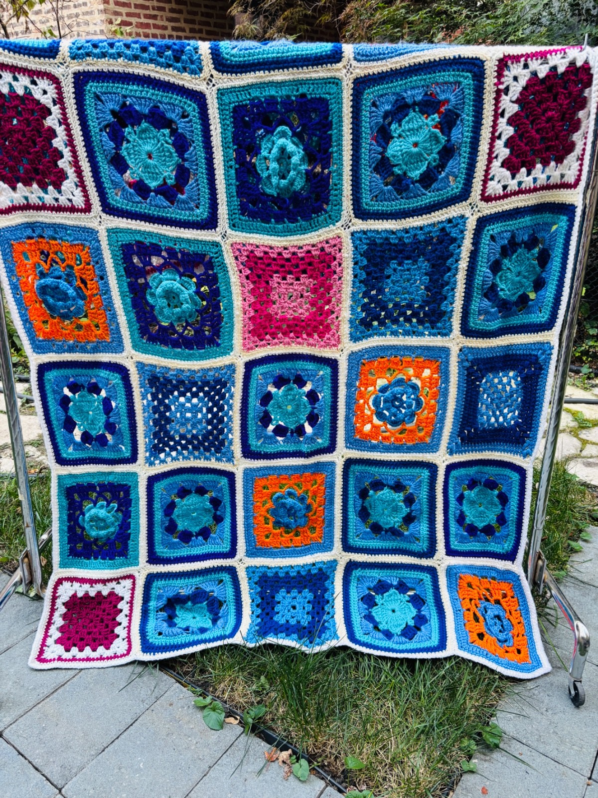 VTG BLUE&WHITE PINK RED GRANNY SQUARES FLORAL 3D CROCHET AFGAN THROW BLANKET