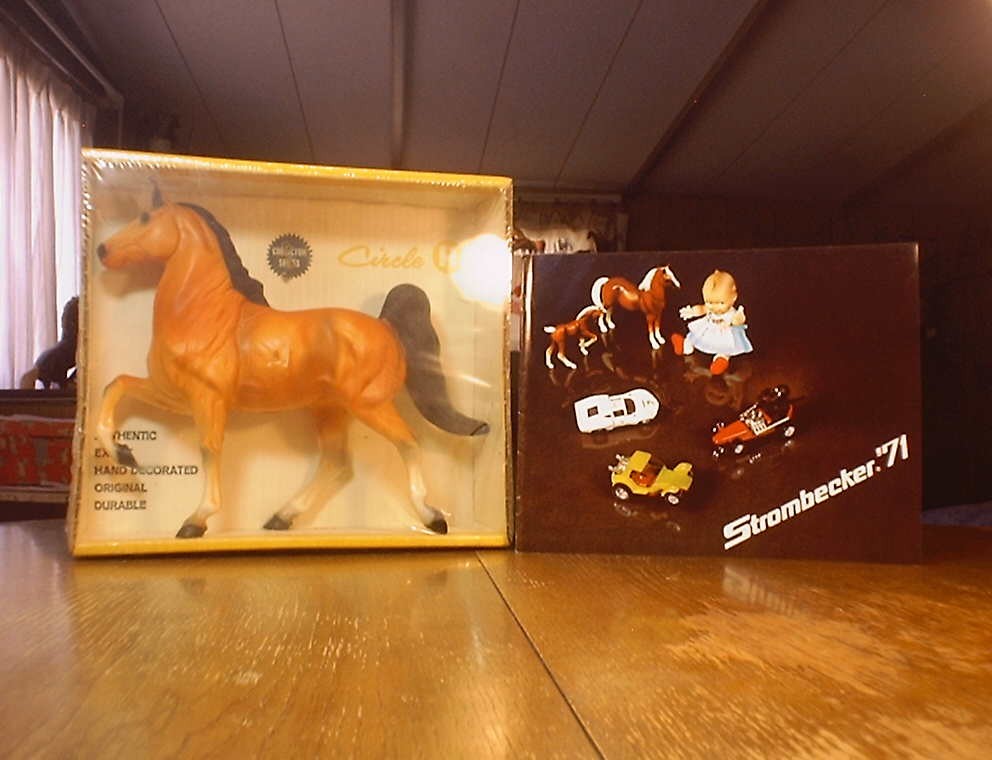 VINTAGE HARTLAND # 4502 ORANGE BAY SADDLEBRED HORSE IN 1970'S BOX WITH CATALOG VINTAGE HARTLAND # 4502 ORANGE BAY SADDLEBRED HORSE IN 1970'S BOX WITH CATALOG