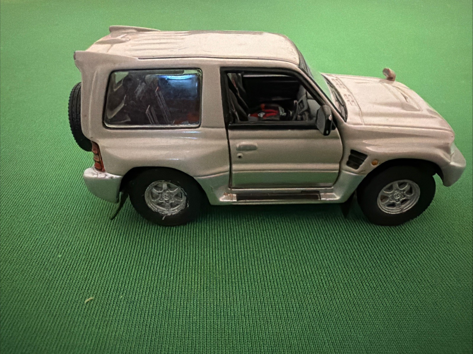 1/43 Mitsubishi Pajero Evolution E-V55W (Oct 1997) (Read Description) 1/43 Mitsubishi Pajero Evolution E-V55W (Oct 1997) (Read Description)