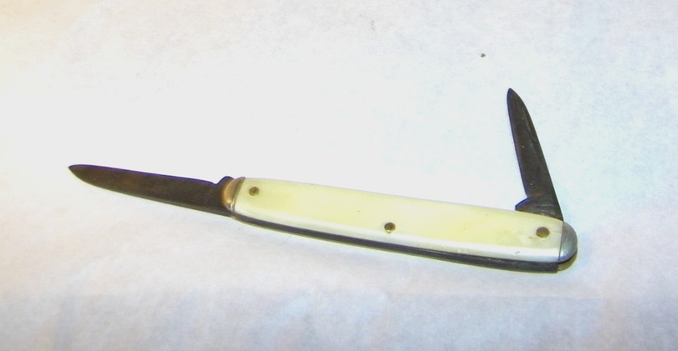 VINTAGE CAMILLUS CAMCO USA EQUAL END CELULOID FOLDING POCKET KNIFE PEN KNIVES VINTAGE CAMILLUS CAMCO USA EQUAL END CELULOID FOLDING POCKET KNIFE PEN KNIVES