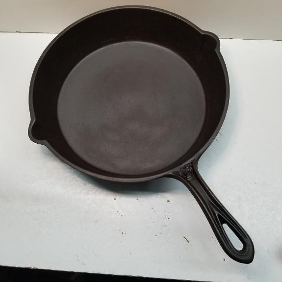 VTG 1800’s Gate Mark Cast Iron Skillet 11" Heat Ring Fancy Handle Fully Restored VTG 1800’s Gate Mark Cast Iron Skillet 11" Heat Ring Fancy Handle Fully Restored